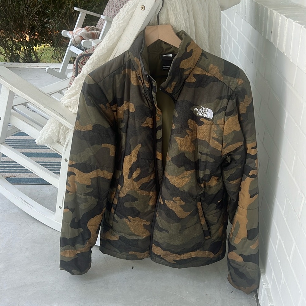 Men’s small north face camo jacket worn once!